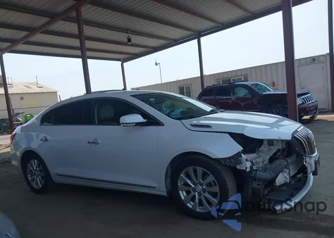 2015 Buick Lacrosse Leather z USA, uszkodzony, nr VIN 1G4GB5GR5FF330034